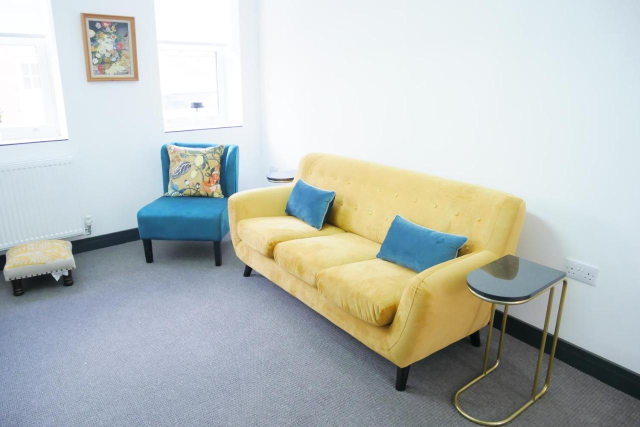 One Bedroom Luxury Ground Floor Apartment With Parking In Heart Holt Holt  Dış mekan fotoğraf