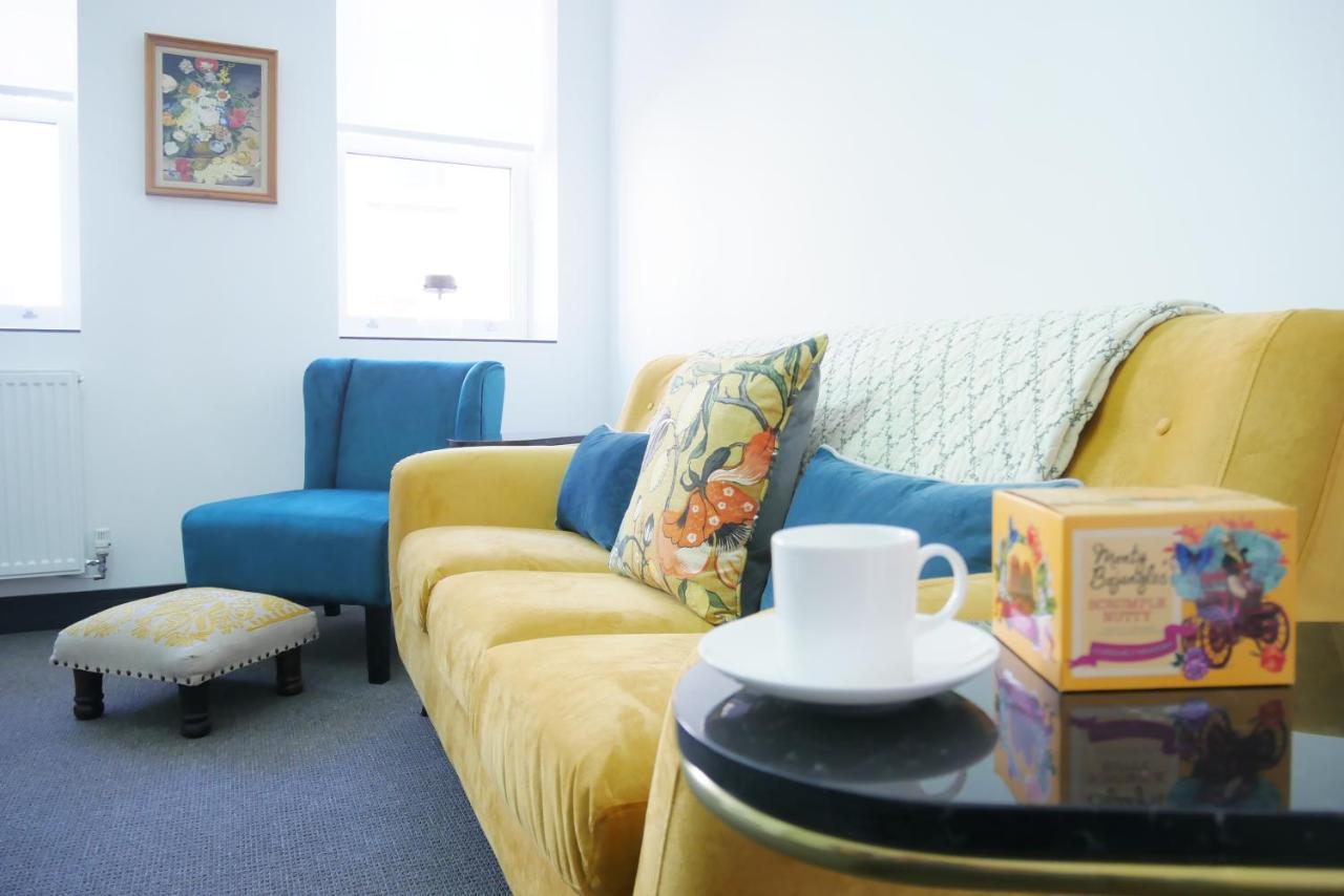 One Bedroom Luxury Ground Floor Apartment With Parking In Heart Holt Holt  Dış mekan fotoğraf