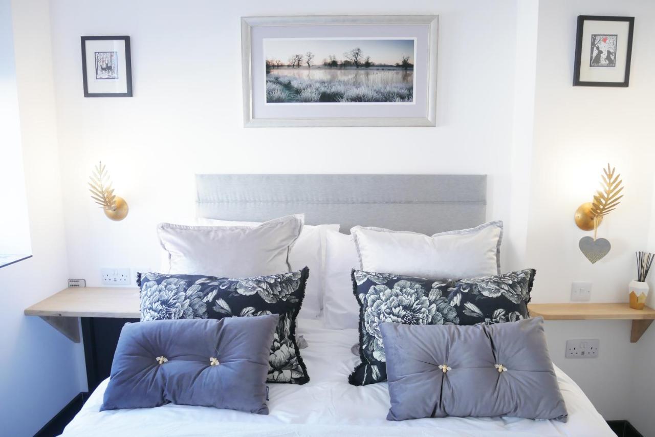 One Bedroom Luxury Ground Floor Apartment With Parking In Heart Holt Holt  Dış mekan fotoğraf