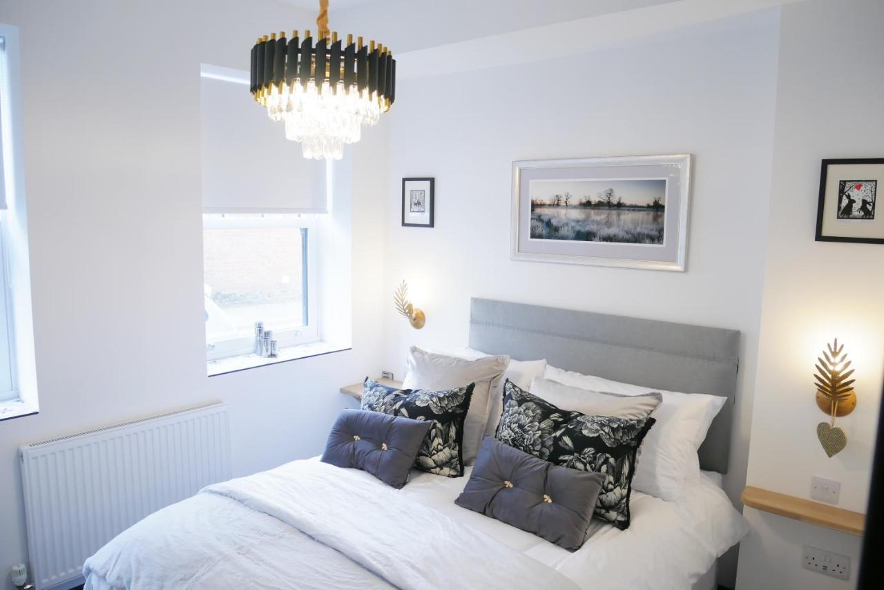 One Bedroom Luxury Ground Floor Apartment With Parking In Heart Holt Holt  Dış mekan fotoğraf